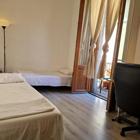 Private In A Quiet In The City Center Homestay *