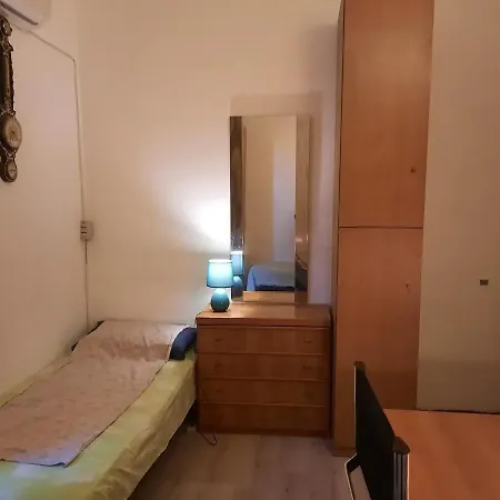 Private In A Quiet In The City Center Habitación en casa particular